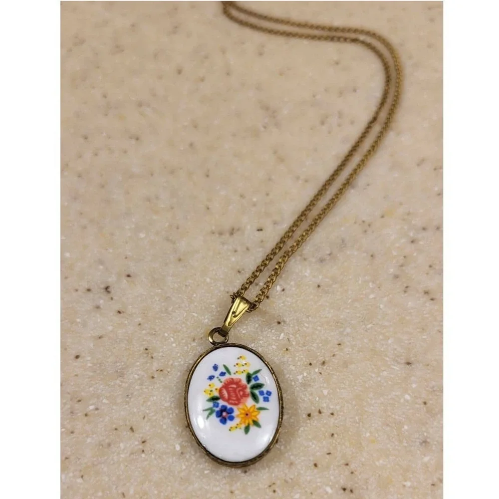 Vintage Glass Oval Floral Pendant Necklace Gold Tone Brass Chain Delicate